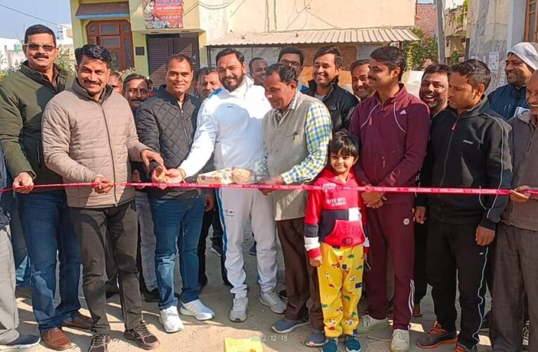 धामी सरकार सभी क्षेत्रों का संपूर्ण विकास कराने के लिए प्रतिबद्ध: अमित चौहान, जिला पचायत उपाध्यक्ष ने कराया सड़क निर्माण कार्य का शुभारंभ