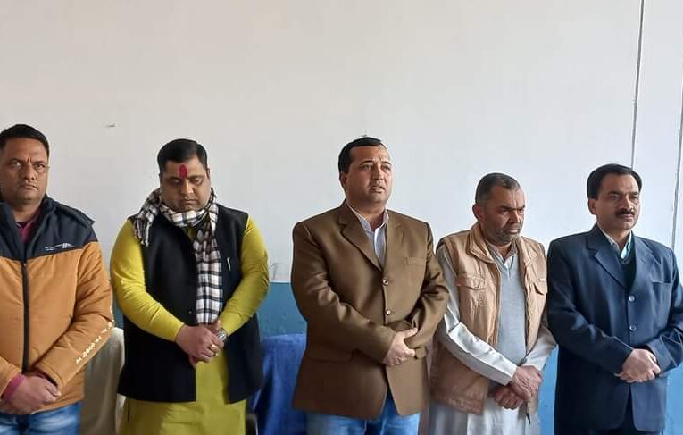 रहमानिया इंटर कॉलेज के प्रबंधक जीशान अली बोले- राजनीति षड्यंत्र के तहत उनको फंसाने का किया जा रहा प्रयास