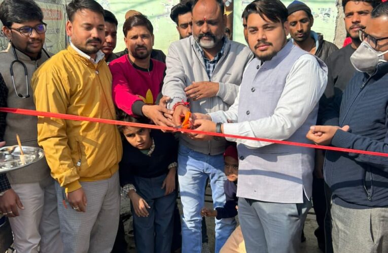 मदरहुड आयुर्वेद मेडिकल कॉलेज एंड हॉस्पिटल द्वारा निशुल्क चिकित्सा शिविर का आयोजन, भाजपा नेता प्रदीप चौहान ने फीता काटकर किया शिविर का उद्घाटन