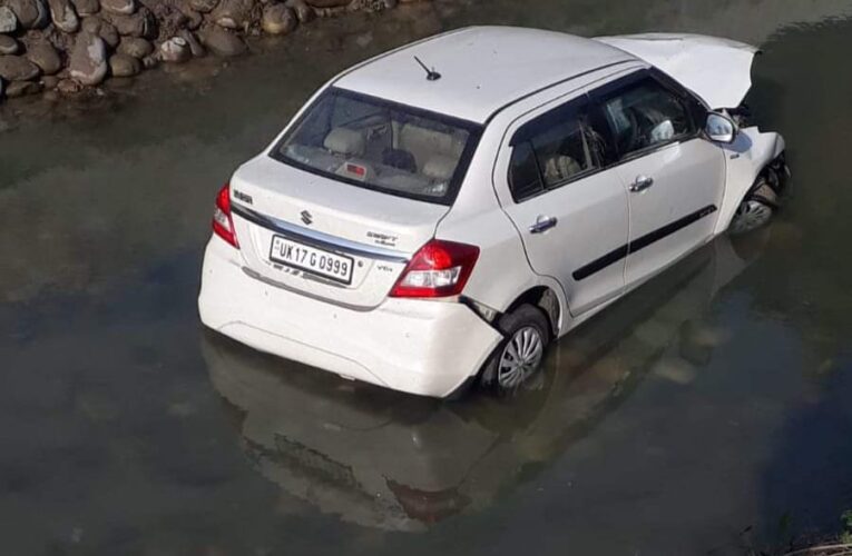 रुड़की: घने कोहरे के कारण नहर में गिरी कार, शादी समारोह से रात के समय वापस लौट रहे थे घर