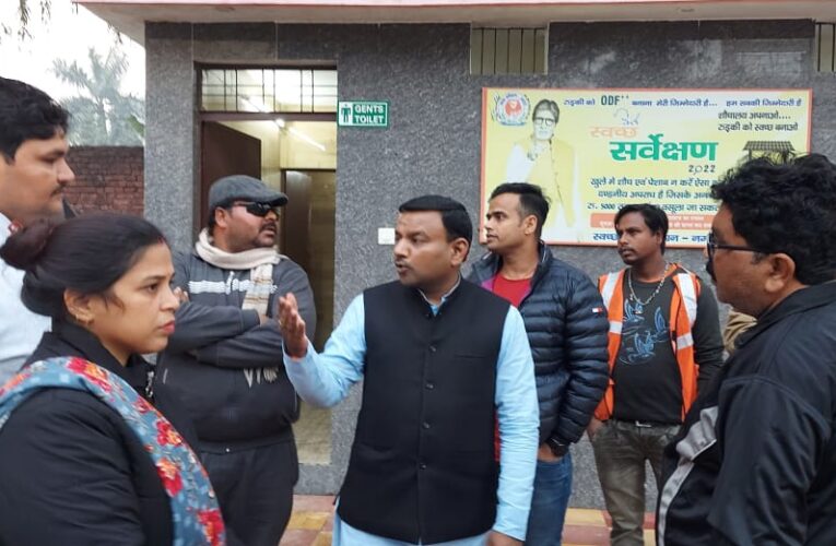मेयर गौरव गोयल ने नगर निगम क्षेत्र के शौचालय का किया निरीक्षण, स्वच्छता एवं बेहतर सुविधाएं उपलब्ध कराने के दिए निर्देश