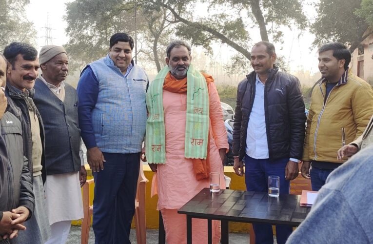 लिब्बरहेड़ी गन्ना समिति में अचानक पहुंचे पूर्व गन्ना मंत्री स्वामी यतीश्वरानंद, समिति कर्मचारियों को किसान हितों में निरंतर काम करने को कहा