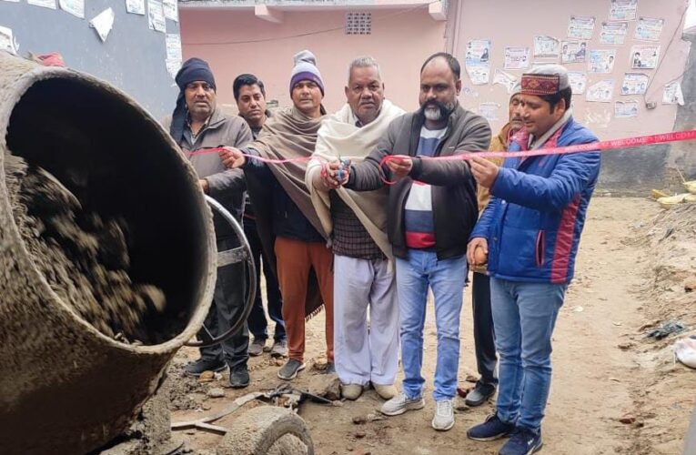 भाजपा सरकार प्राथमिकता से कर रही विकास, भाजपा नेता प्रदीप चौहान ने करौंदी गांव में किया सड़क निर्माण का उद्घाटन