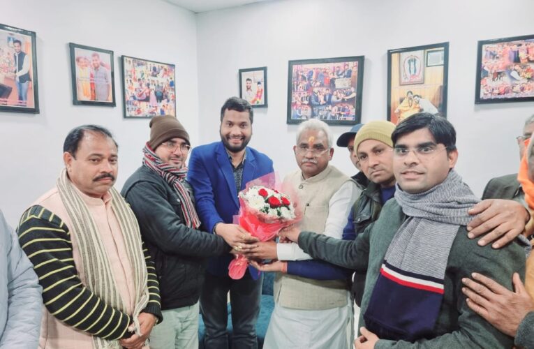 केंद्रीय राष्ट्रीय कार्यसमिति के सदस्य मदन कौशिक पहुंचे झबरेड़ा, समाजसेवी डाॅ अमन गुप्ता के आवास पर हुआ जोरदार स्वागत
