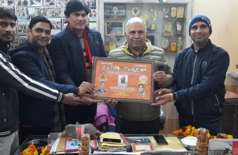 भारतीय राष्ट्रवादी सर्व समाज संगठन ने आर. एन. आई. इंटर कॉलेज के प्रधानाचार्य अशोक आर्य को किया सम्मानित