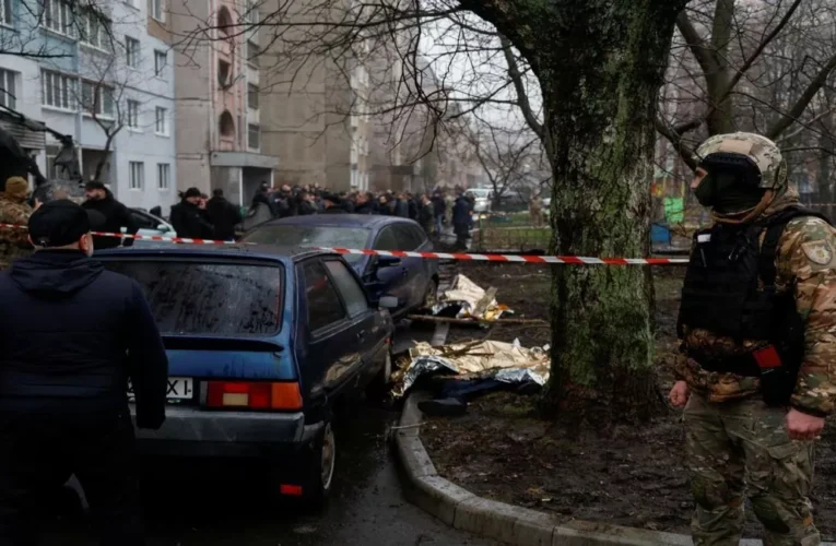 यूक्रेन की राजधानी में बड़ा हेलीकॅाप्टर हादसा, गृह मंत्री समेत 16 लोगों की मौत