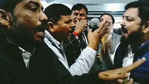 नगर निगम की बोर्ड बैठक में सफाई व्यवस्था पर जमकर हंगामा, भाजपा के पार्षदों ने कांग्रेस की मेयर पर साधा निशाना