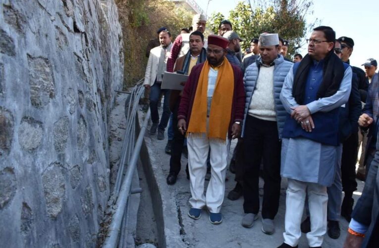 लोगों की सुरक्षा सबसे महत्वपूर्ण, सीएम पुष्कर सिंह धामी ने जोशीमठ में प्रभावितों से मिलकर हर सम्भव मदद का भरोसा दिलाया