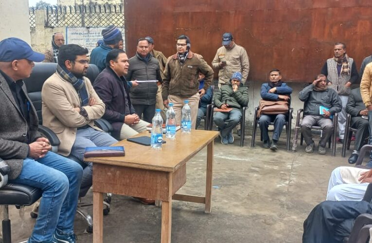 जेएम ने चौपाल लगाकर लोगों की समस्याएं सुनीं, समस्याओं का 15 दिन में निस्तारण करने के दिए निर्देश