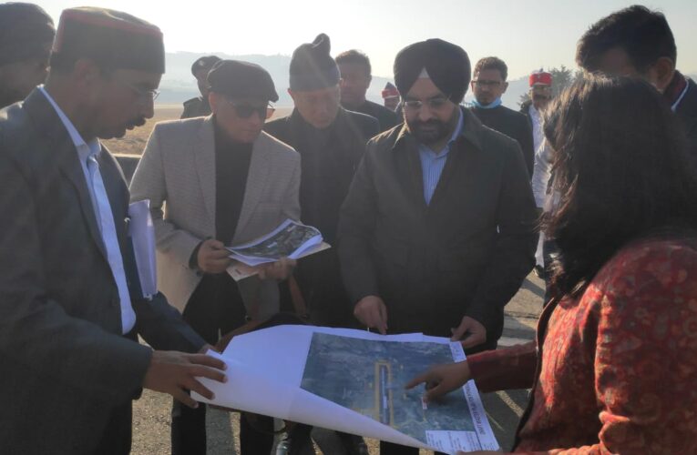 मुख्य सचिव ने किया एयरपोर्ट व बेस अस्पताल भवन का स्थलीय निरीक्षण, आगामी 2 माह के भीतर हवाई सेवा हो जाएगी शुरू