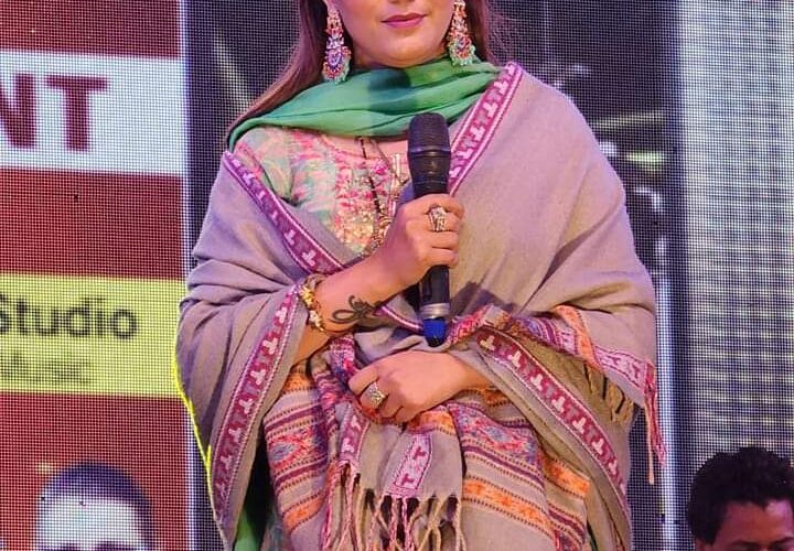 पाणी छलकै, पाणी छलकै गाने पर सपना चौधरी ने स्टेज पर बिखेरा जलवा, वीके चौधरी म्यूजिकल इवेंट में शामिल हुए कई बड़े सितारे