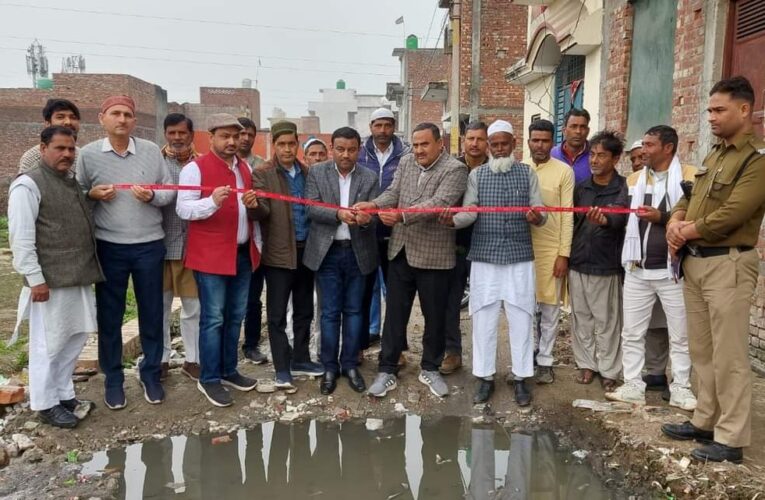 मेयर गौरव गोयल ने भारत नगर में शुरू कराया नाले व सड़क का निर्माण कार्य