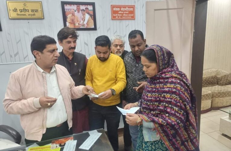 रुड़की विधायक प्रदीप बत्रा ने जरूरतमंदों को राहत राशि के चेक वितरित किए, कहा- धामी सरकार में जरूरतमंदों का रखा जा रहा है पूरा ख्याल