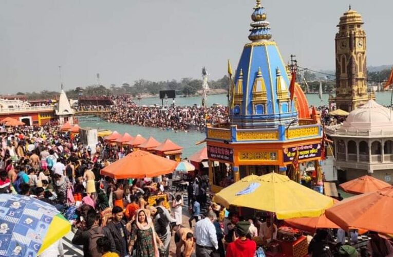 हरिद्वार में महाशिवरात्रि पर उमड़ा आस्था का सैलाब, हरकी पैड़ी पर लाखों श्रद्धालुओं ने लगाई पावन डुबकी