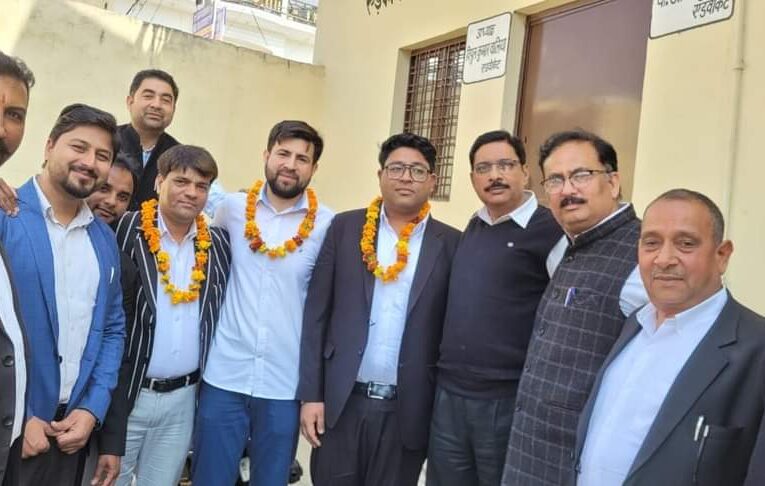 रुड़की बार के अधिवक्ताओं को अभियोजन अधिकारी बनने पर किया गया स्वागत