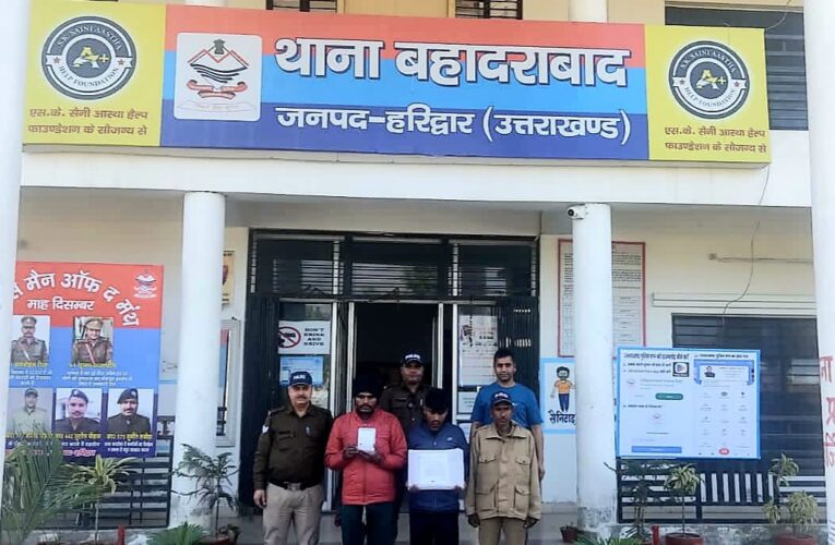 सात दुकानों के ताले तोड़ने वाला गिरोह पकड़ा, दुकानों से चोरी हुआ एक लैपटॉप और नगदी बरामद
