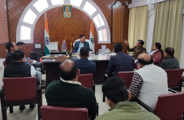 पार्किंग बनाने के लिए भूमि को चिह्नित करें अधिकारी: डीएम, जिला स्तरीय पार्किंग समिति की प्रथम बैठक आयोजित