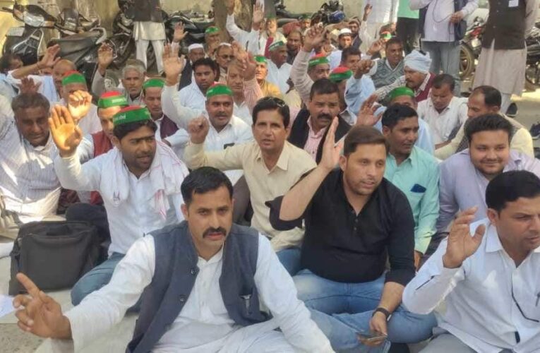 रुड़की तहसील में किसानों ने प्रदर्शन किया, यूपी की तर्ज पर सिंचाई के लिए निशुल्क बिजली देने की मांग की