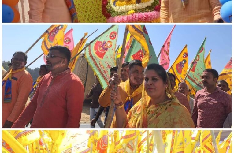 भगवानपुर में रंगभरी एकादशी पर निशान ध्वजा यात्रा में झूमे भक्त, खाटू श्याम के भजनों पर खूब नाचे