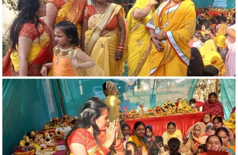 होली मिलन समारोह में महिलाओं ने खेली फूलों की होली, दिया पर्यावरण संवर्धन का संदेश