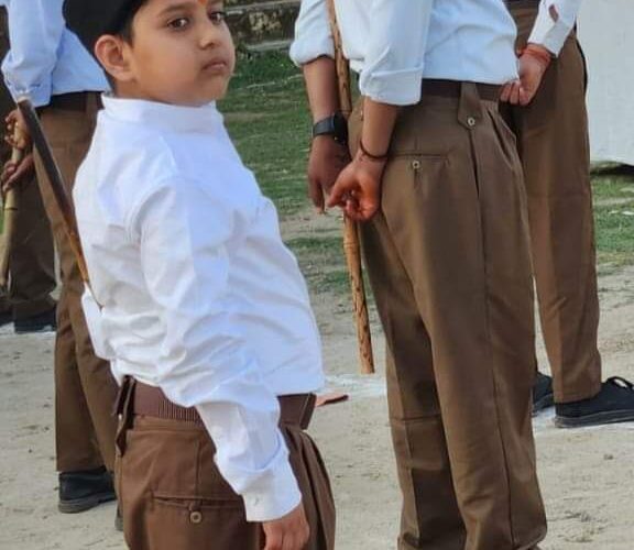 आरएसएस के पथ संचलन में आकर्षण का केंद्र बने बाल स्वयंसेवक, उत्साह देखकर हर कोई बोला- भारत माता की जय