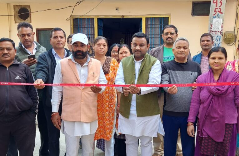 मेयर गौरव गोयल ने किया इंटरलॉकिंग टाइल्स सड़क का लोकार्पण, कहा-पारदर्शिता के साथ कराए जा रहे निर्माण कार्य