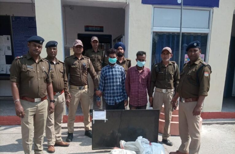 पुलिस ने पुलिस ने स्टोर खंगालने के मामले में दो आरोपियों को किया गिरफ्तार, चोरी का काफी सामान बरामद