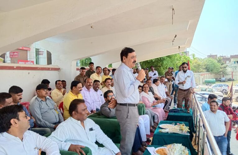 डीएम ने किया आल इंडिया टेनिस बाल क्रिकेट चेम्पियनशिप का उद्घाटन, कहा-प्रतिभाओं को मिलते है नए अवसर
