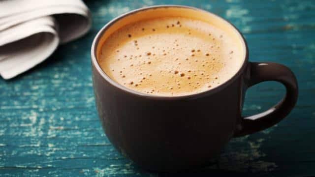 सुबह खाली पेट चाय या कॉफी पीने से शरीर को बहुत सारे   नुकसान, पाया जाता है कैफीन