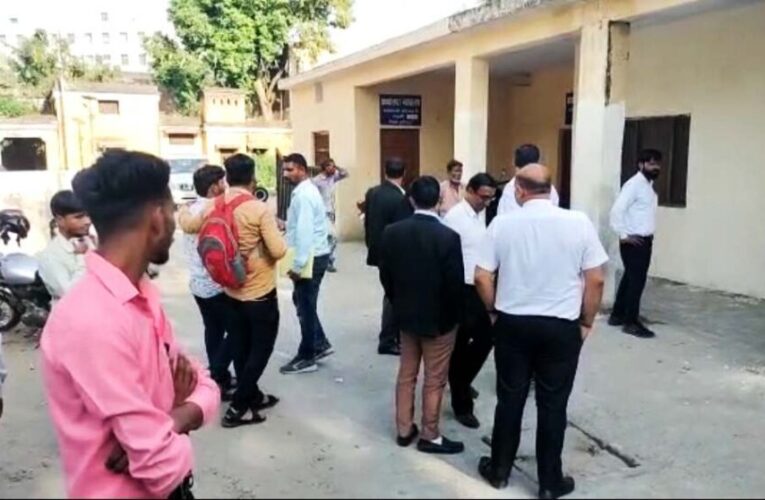 रुड़की में चकबंदी अधिकारी का पेशकार गिरफ्तार, विजिलेंस टीम ने किसान से रिश्वत लेते हुए रंगे हाथ किया गिरफ्तार