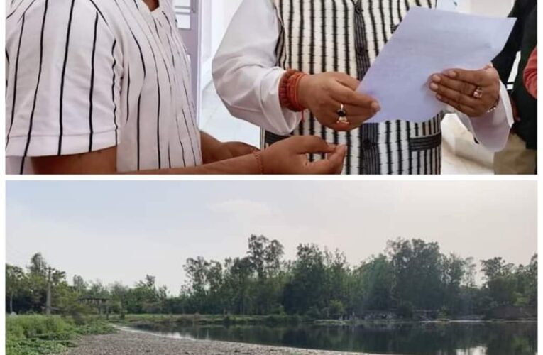 भाजपा नेता रचित अग्रवाल ने कैबिनेट मंत्री सतपाल महाराज से की मुलाकात, कहा- तालाब ओवरफ्लो होने से किसानों के खेत में भर रहा पानी, हो रही फसल बर्बाद