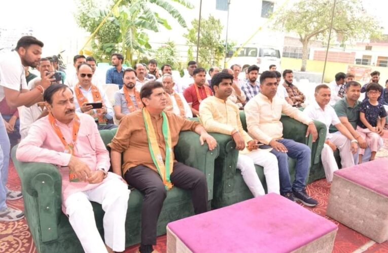 मोदी देशवासियों को आपस में जोड़ने का काम करते हैं: बत्रा, भाजपा कार्यकर्ताओं ने सुनी पीएम के मन की बात
