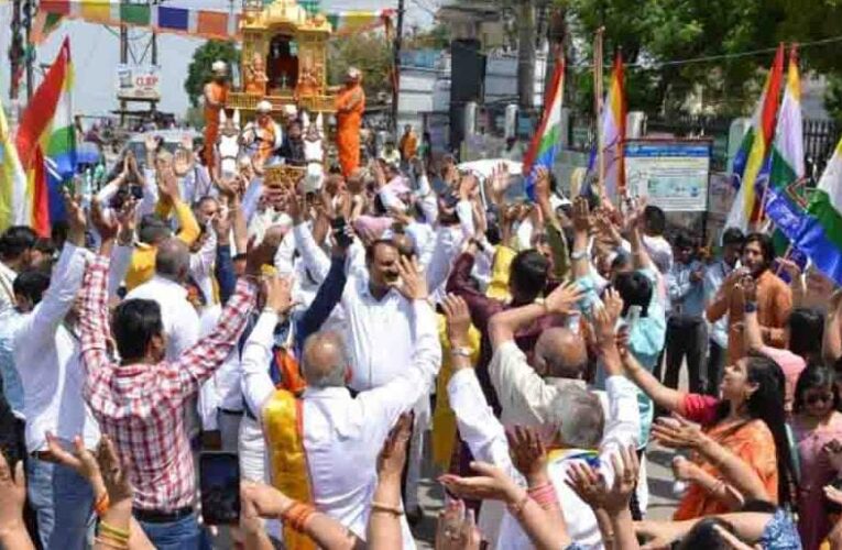रुड़की में भगवान महावीर जन्मोत्सव पर निकाली भव्य रथ यात्रा