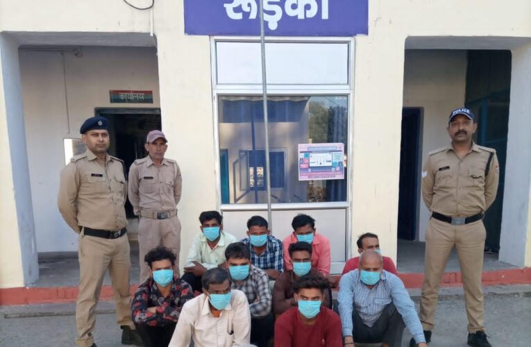 रुड़की के ढंडेरा से दस सटोरी गिरफ्तार, मौके से दो रजिस्टर, दस सट्टा पर्ची और नकदी बरामद