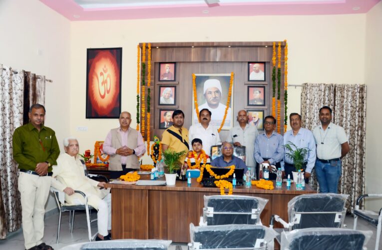 आर. एन. आई. इंटर काॅलेज में अध्यक्ष आरके गोयल ने किया प्रबंधक सभा कक्ष का उद्घाटन, समिति ने कहा – विद्यालय को और बेहतर बनाने के लिए प्रयास जारी