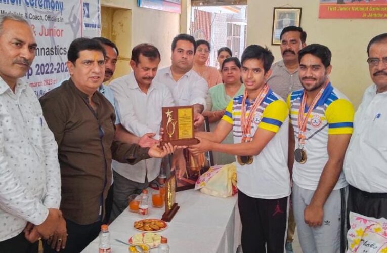 एथलेटिक जिम्नास्टिक चैंपियनशिप के विजेताओं को किया सम्मानित, रुड़की विधायक प्रदीप बत्रा ने कहा – दोनों खिलाड़ियों ने उत्तराखंड का नाम रोशन किया
