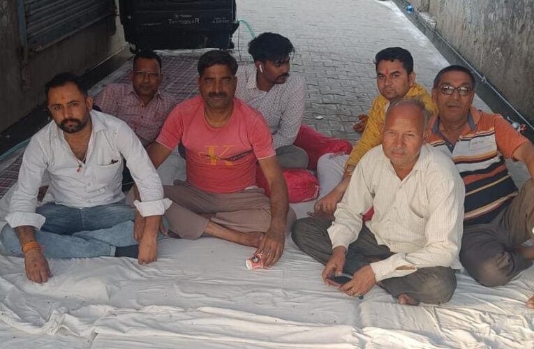 ग्रामीणों ने कहा- जब तक ठेका नहीं हटेगा धरने पर डटे रहेंगे, भगवानपुर में ठेका हटाए जाने की मांग को लेकर धरना जारी