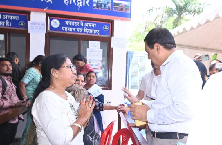 डीएम विनय शंकर पाण्डेय ने लिया चारधाम यात्रा निशुल्क पंजीकरण केंद्र की व्यवस्थाओं का जायजा