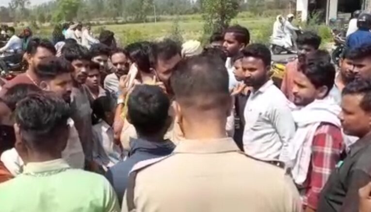 नौ साल की बच्ची के अपहरण की कोशिश के आरोप में ग्रामीणों ने युवक को पकड़कर पीटा, युवक मानसिक दिव्यांग