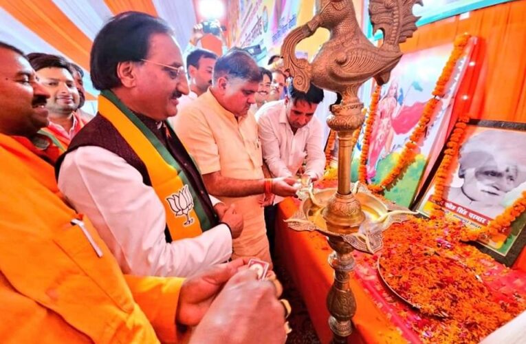 भाजपा देश की आजादी के शहीदों का सम्मान करती है: डाॅ निशंक, मानकपुर आदमपुर में स्वतंत्रता संग्राम क्रांति के सूत्रधारों को किया नमन