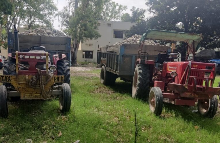 अवैध खनन में दो ट्रैक्टर ट्रॉली सीज, ग्रामीण ने दी थी बाणगंगा नदी में अवैध खनन की सूचना