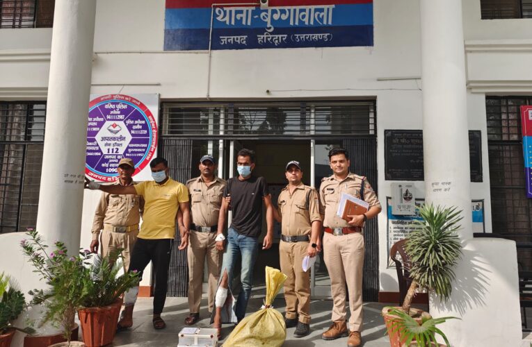 पुलिस मुठभेड़ के बाद दो गो तस्कर गिरफ्तार, एसएसपी बोले-गलत काम करने वाले को पुलिस किसी भी सूरत में नहीं छोड़ेगी