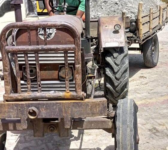 पुलिस ने अवैध खनन की सूचना पर बाण गंगा नदी में की छापेमारी, अवैध खनन सामग्री से भरी एक ट्रैक्टर ट्रॉली सीज