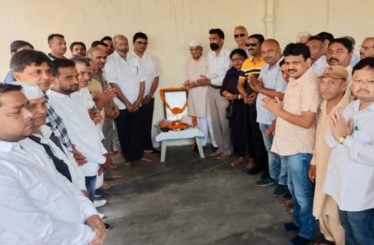 प्रतिभावान प्रधानमंत्री थे राजीव गांधी, रुड़की में कांग्रेसियों ने भारत रत्न पूर्व पीएम राजीव गांधी की 32वीं पुण्यतिथि मनाई