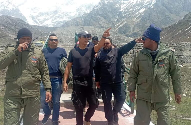 केदारनाथ धाम पहुंचे बॉलीवुड अभिनेता अक्षय कुमार, दर्शन कर की बाबा केदार की पूजा-अर्चना