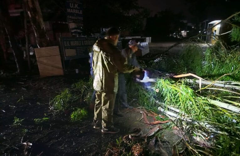 पांच घंटे तक हरिद्वार नजीबाबाद हाईवे पर यातायात रहा बाधित, निर्माणाधीन हाईवे किनारे बने गहरे गड्ढे में गिर कर चोटिल हुए कार्यवाहक एसओ