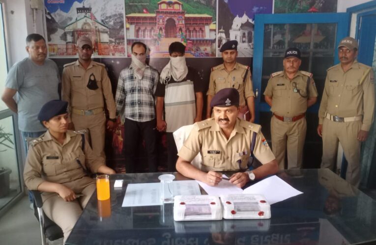 मकान मालिक का घर किरायेदार ने अपने दोस्त के साथ मिलकर खंगाला था, आरोपियों से पुलिस ने पांच लाख रुपये बरामद किए