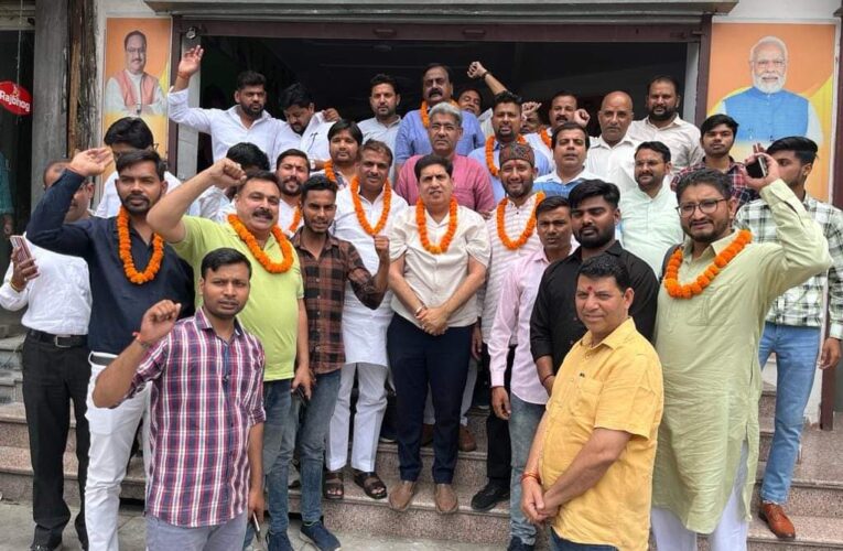भाजपा जिला कार्यालय पर संयोजक एवं सहसंयोजक के पदाधिकारियों का स्वागत, लोकसभा चुनाव की तैयारियों के लिए अभी से पूरे जोश से कार्य में जुटने के लिए कहा