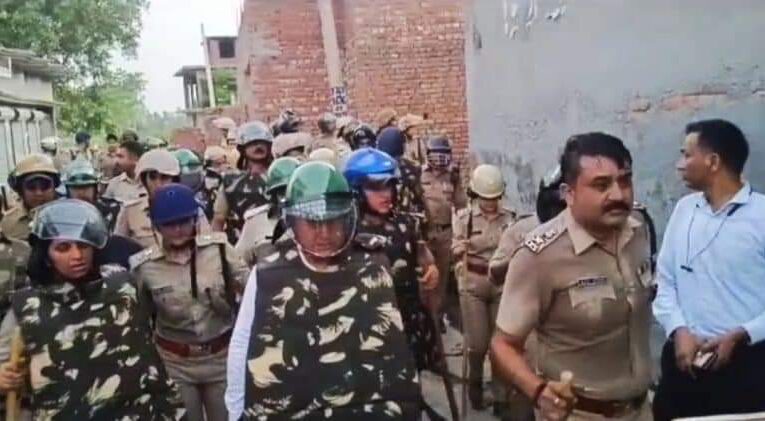 रुड़की में युवक की मौत के मामले में बवाल, पुलिस पर पथराव, दो इंस्पेक्टर समेत कई घायल
