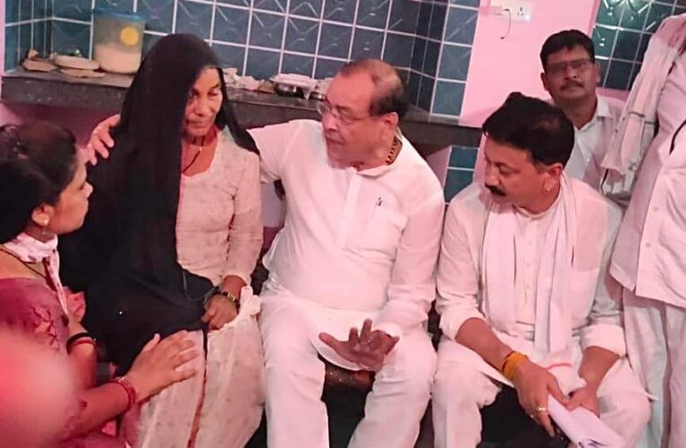 बेलड़ा प्रकरण की मजिस्ट्रेटी जांच की जाए, नेता प्रतिपक्ष और कांग्रेस प्रदेश अध्यक्ष ने बेलड़ा गांव पहुंचकर मृतक युवक के परिवार से मुलाकात की